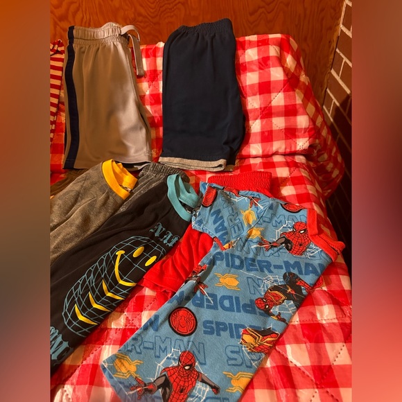 Boys pajamas bundle - Picture 2 of 3